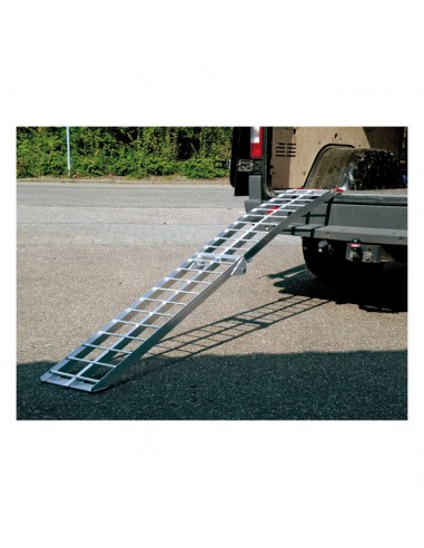 Folding aluminium ramp